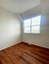 9534 Walker Way in Manassas Park, VA - Foto de edificio - Building Photo