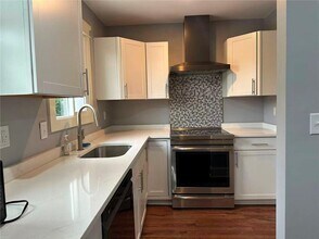 467 Maple Ave in Barrington, RI - Building Photo - Building Photo