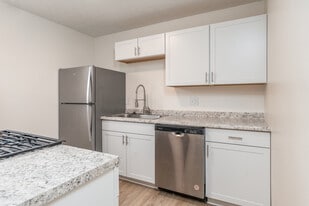 Lodge at River Village in Lancaster, OH - Building Photo