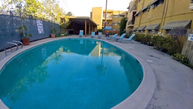 6131 Coldwater Canyon Ave-Unit -a in Los Angeles, CA - Foto de edificio - Building Photo