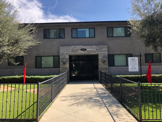 1824 N Gramercy Pl-Unit -10 in Los Angeles, CA - Building Photo - Building Photo