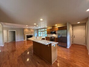 1549 NW Ivy Ave in Redmond, OR - Building Photo - Building Photo
