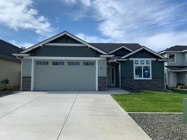 property at 914 E Handy Rd