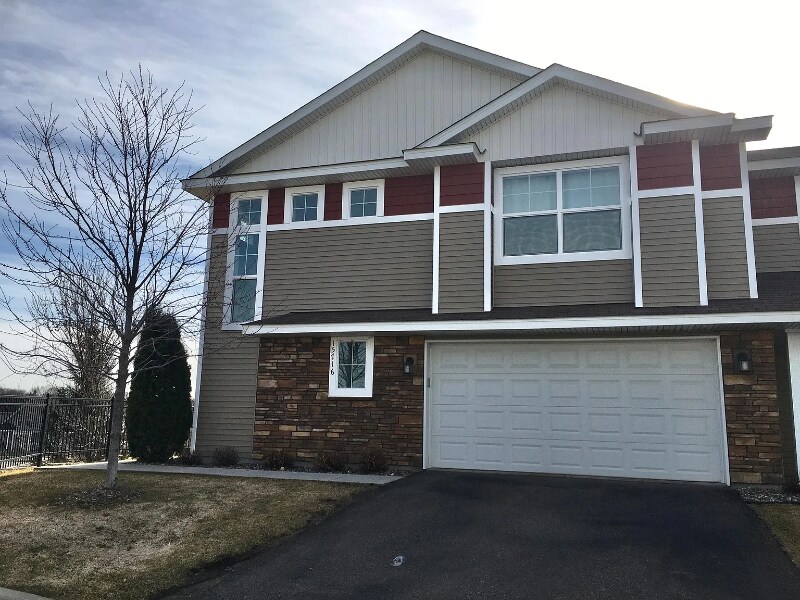 15716 60th Ave N in Plymouth, MN - Foto de edificio