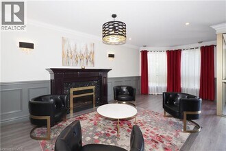 255 Keats Way in Waterloo, ON - Building Photo - Building Photo