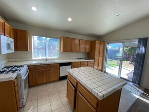 9582 Village Tree Dr in Elk Grove, CA - Building Photo - Building Photo