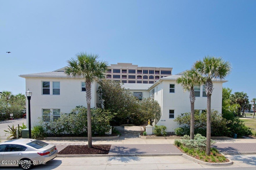 122 4th Ave N, Unit B in Jacksonville Beach, FL - Building Photo