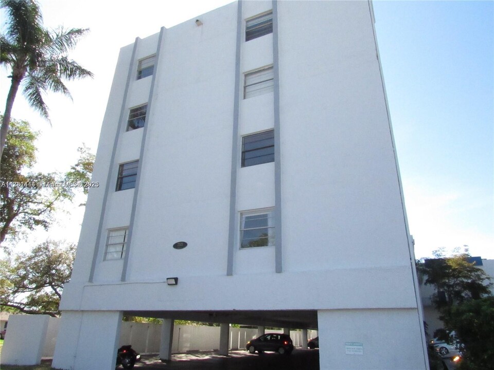 7501 NW 16th St in Plantation, FL - Building Photo