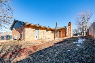 11208 Surrey Hills Blvd in Oklahoma City, OK - Building Photo - Building Photo