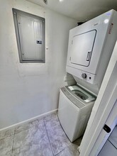 747 SE 1st Way in Deerfield Beach, FL - Foto de edificio - Building Photo