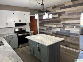 321 Keystone Dr in Nazareth, PA - Foto de edificio - Building Photo