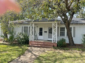 1102 N Duval St in Tallahassee, FL - Building Photo