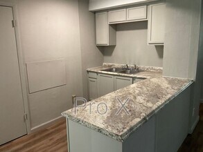 304 E Park St in Pittsburg, KS - Foto de edificio - Building Photo