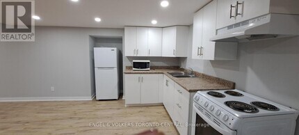 14 Hillman Dr in Ajax, ON - Building Photo - Building Photo