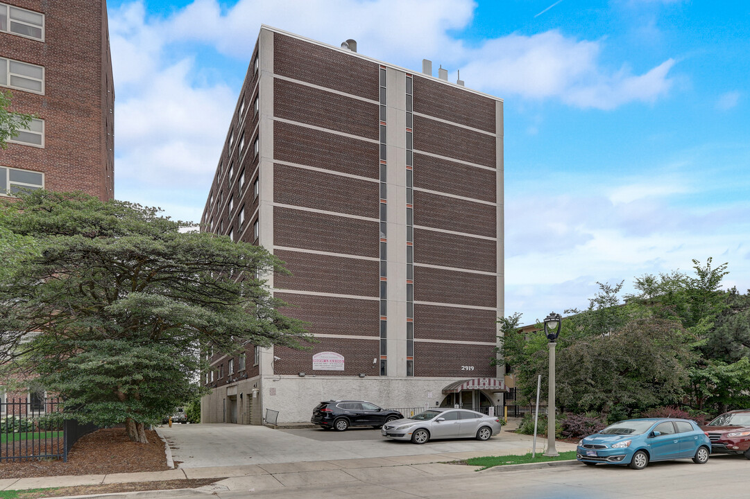 Avenue Tower in Milwaukee, WI - Building Photo