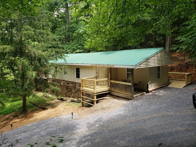 1110 S Spring Hollow Rd in Sevierville, TN - Building Photo - Building Photo