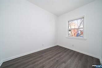10 McDougall St, Unit 1 in Jersey City, NJ - Building Photo - Building Photo