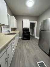 2049 Worthington Ave, Unit M in Lincoln, NE - Building Photo - Building Photo