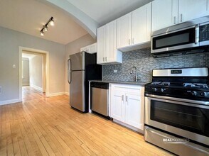 2323 N Rockwell St in Chicago, IL - Building Photo - Building Photo