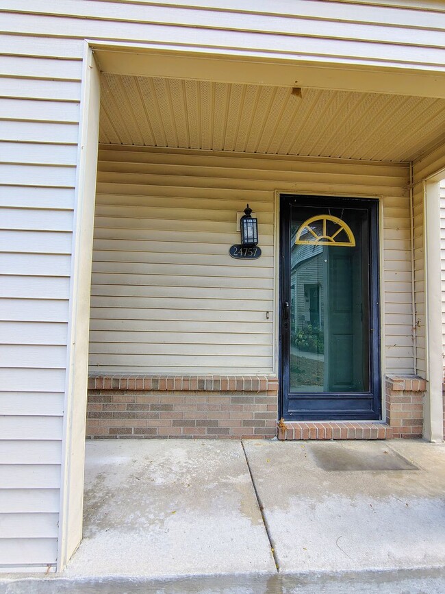 24757 Bashian Dr in Novi, MI - Building Photo - Building Photo