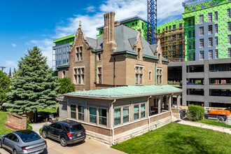 Tadousac Apartments in Omaha, NE - Foto de edificio - Building Photo