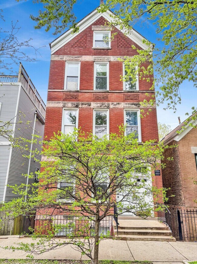 property at 1903 W Dickens Ave