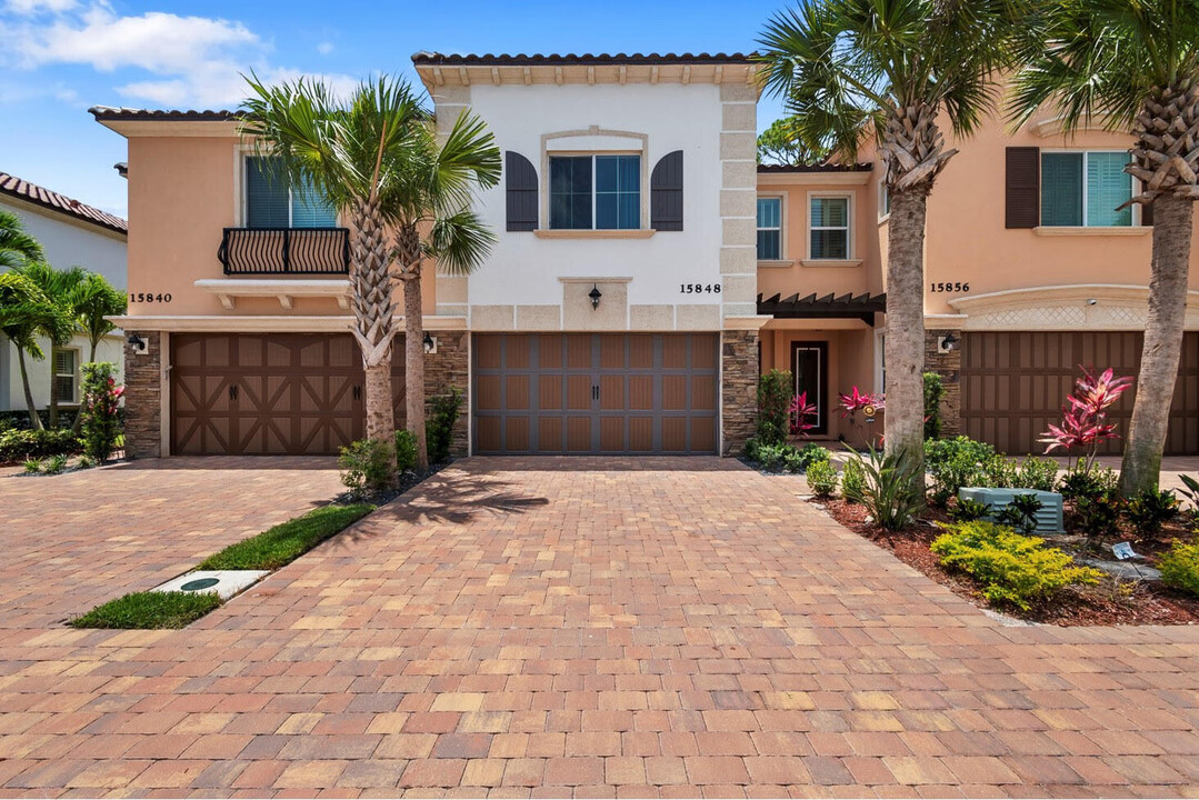 15848 Italian Cypress Wy in Wellington, FL - Building Photo