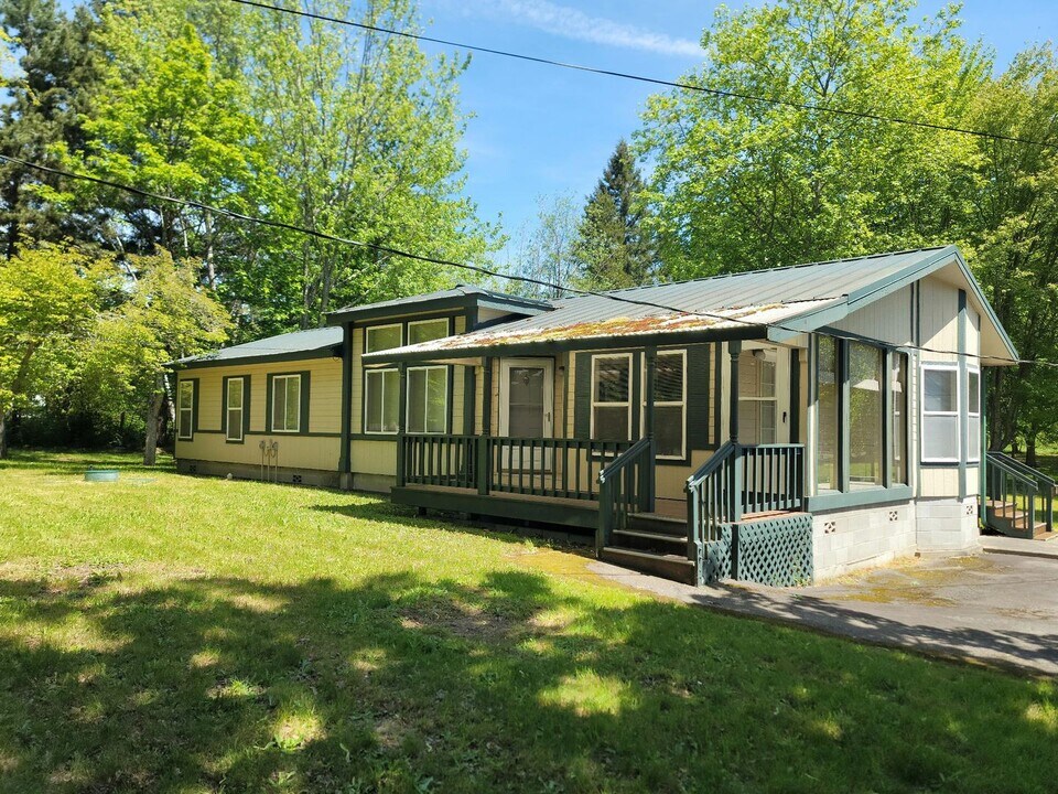 10720 Central Valley Rd NE in Poulsbo, WA - Building Photo