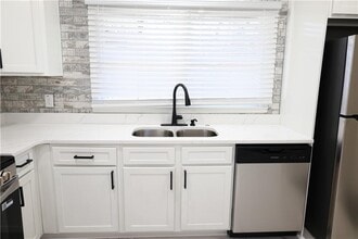 1876 Sandtown Rd SW in Atlanta, GA - Building Photo - Building Photo