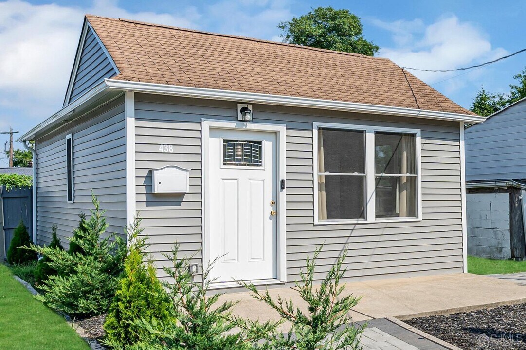438 Brookside Ave in South Amboy, NJ - Foto de edificio