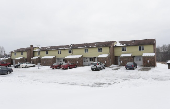 Graysherwoods Apartments in Hibbing, MN - Building Photo - Building Photo