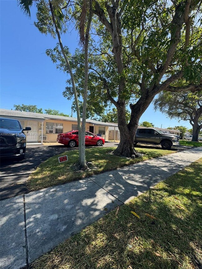 371 NE 57th Ct in Fort Lauderdale, FL - Building Photo - Building Photo