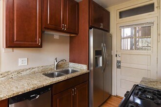 2105 W Ainslie St in Chicago, IL - Building Photo - Building Photo