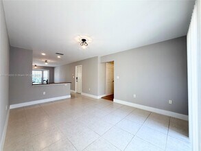 1140 Oysterwood St in Hollywood, FL - Foto de edificio - Building Photo