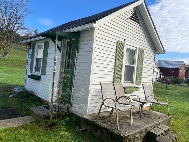106 Barnhouse Ln in Kunkletown, PA - Building Photo - Building Photo