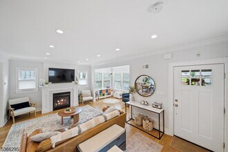 346 Walnut St in Nutley, NJ - Foto de edificio - Building Photo