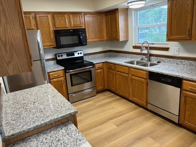 1329 E 21st Ter in Lawrence, KS - Foto de edificio - Building Photo