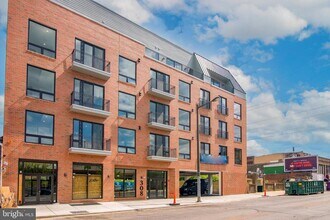 308 W Chelten Ave in Philadelphia, PA - Foto de edificio - Building Photo