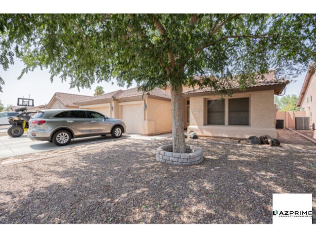 property at 4114 W Menadota Dr