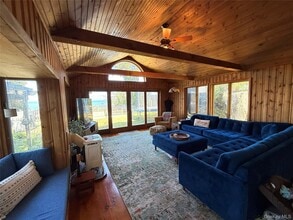 107 Waterview Dr in Sound Beach, NY - Building Photo - Building Photo