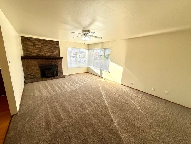 1820 Elm Dr in Santa Rosa, CA - Building Photo - Building Photo