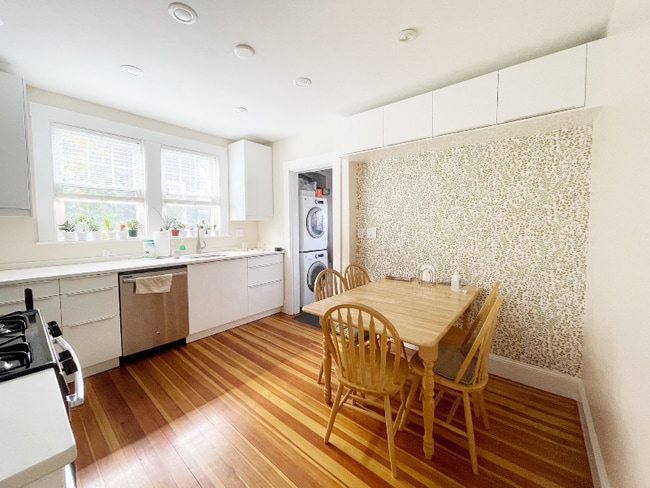 33 Carver Rd in Watertown, MA - Building Photo - Building Photo