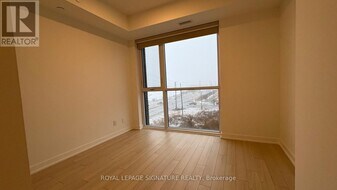 3079 Trafalgar Rd in Oakville, ON - Building Photo