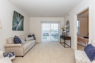 Eastland Court Senior Apartments in Independence, MO - Foto de edificio - Interior Photo