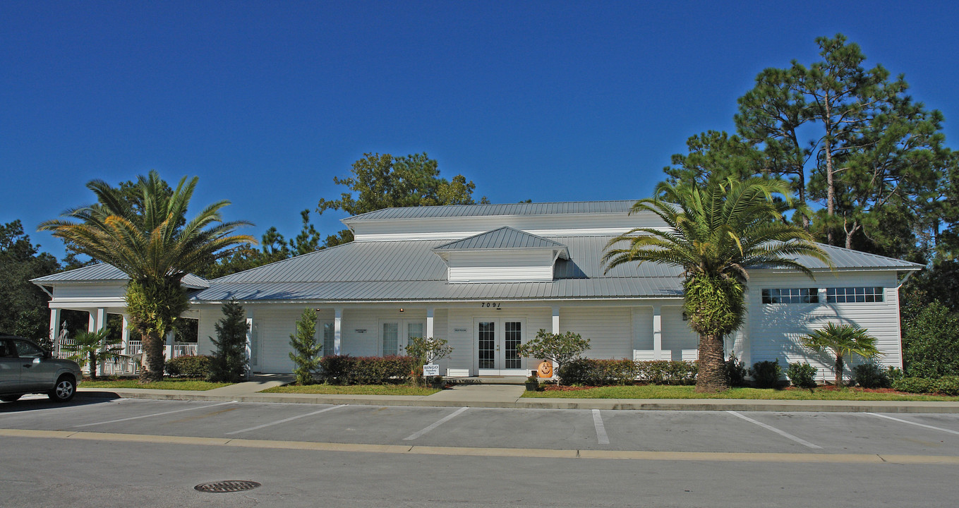 7091 W Eatonshire Path in Homosassa, FL - Foto de edificio