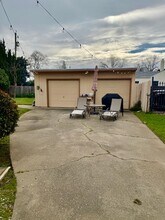 5712-5716 J St in Sacramento, CA - Foto de edificio - Building Photo