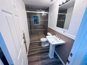 2115 Continental Blvd in Orlando, FL - Foto de edificio - Building Photo