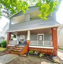 2053 Robin St in Lakewood, OH - Building Photo