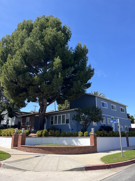 7301 W 88th St in Los Angeles, CA - Foto de edificio