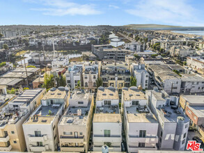 117 Galleon St-Unit -C in Marina Del Rey, CA - Foto de edificio - Building Photo